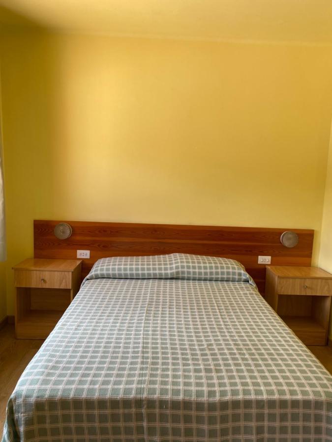 קסטלאר דה נוג Hostal Alt Llobregat מראה חיצוני תמונה